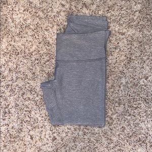 Size 4 Lululemon 3/4 length leggings (shiny)